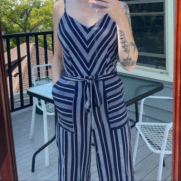 Striped jump suit with leg slits and pockets - Picture 4 of 7